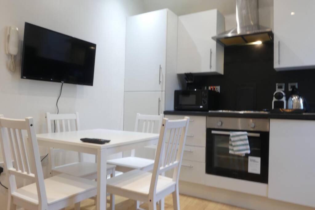 2 Bedroom Apartment Nr City Centre, Uni & Parks Cardiff Eksteriør billede