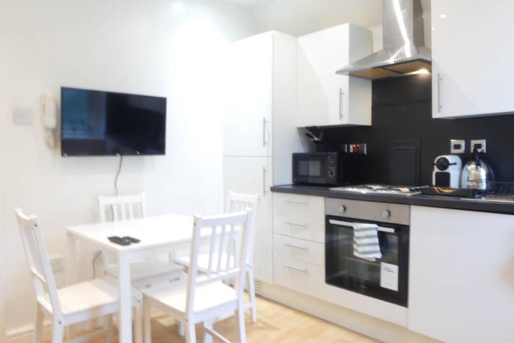 2 Bedroom Apartment Nr City Centre, Uni & Parks Cardiff Eksteriør billede